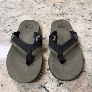 Reef Men's Olive Green and Black Flip Flop Sandals w/Bottle Opener on Bottom